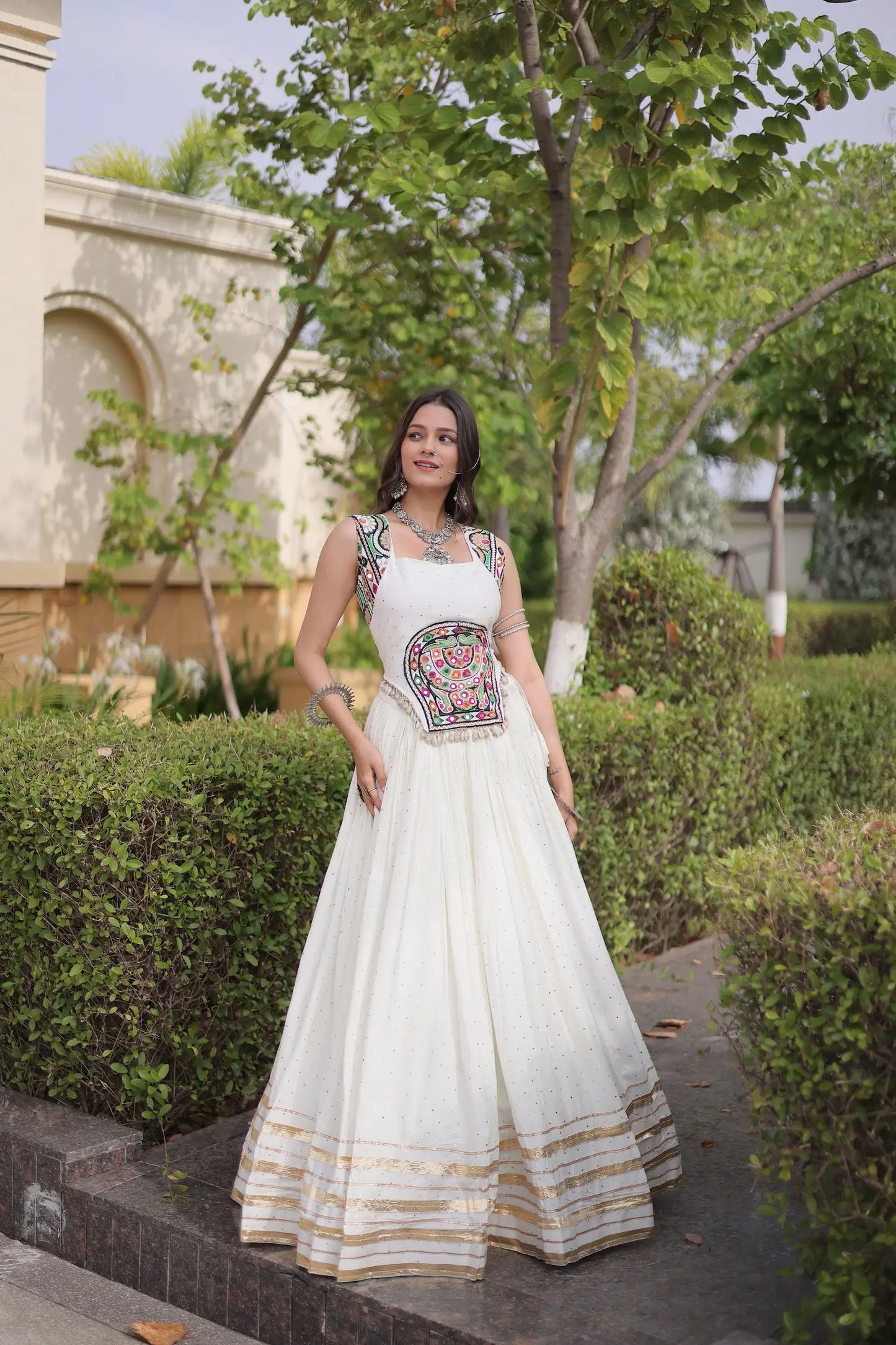 White Garba Chaniya Choli With Lace & Gamthi Work