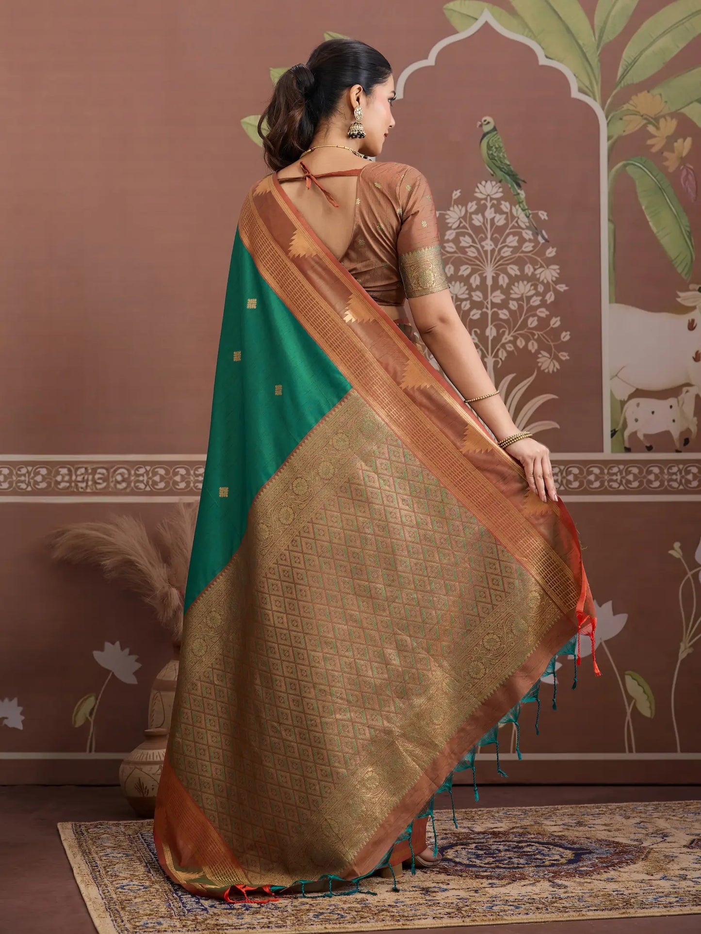 Pine Green Tussar Silk Handloom Weaving Saree