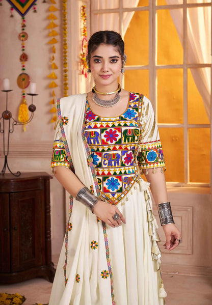 White Navratri Lehenga With Kutchi Work And Mirror Kodi Work Trendy Blouse
