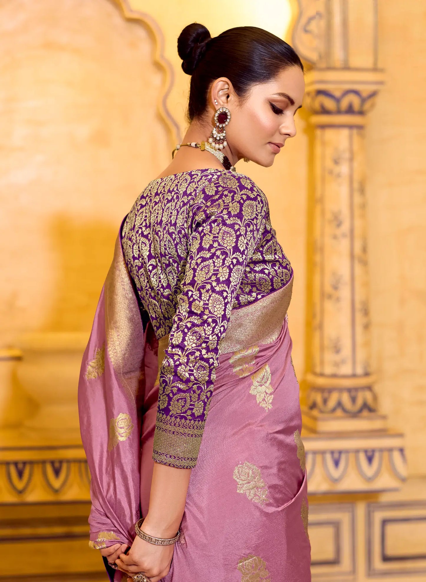 Ruddy Pink Crepe Silk Zari Weaving Saree