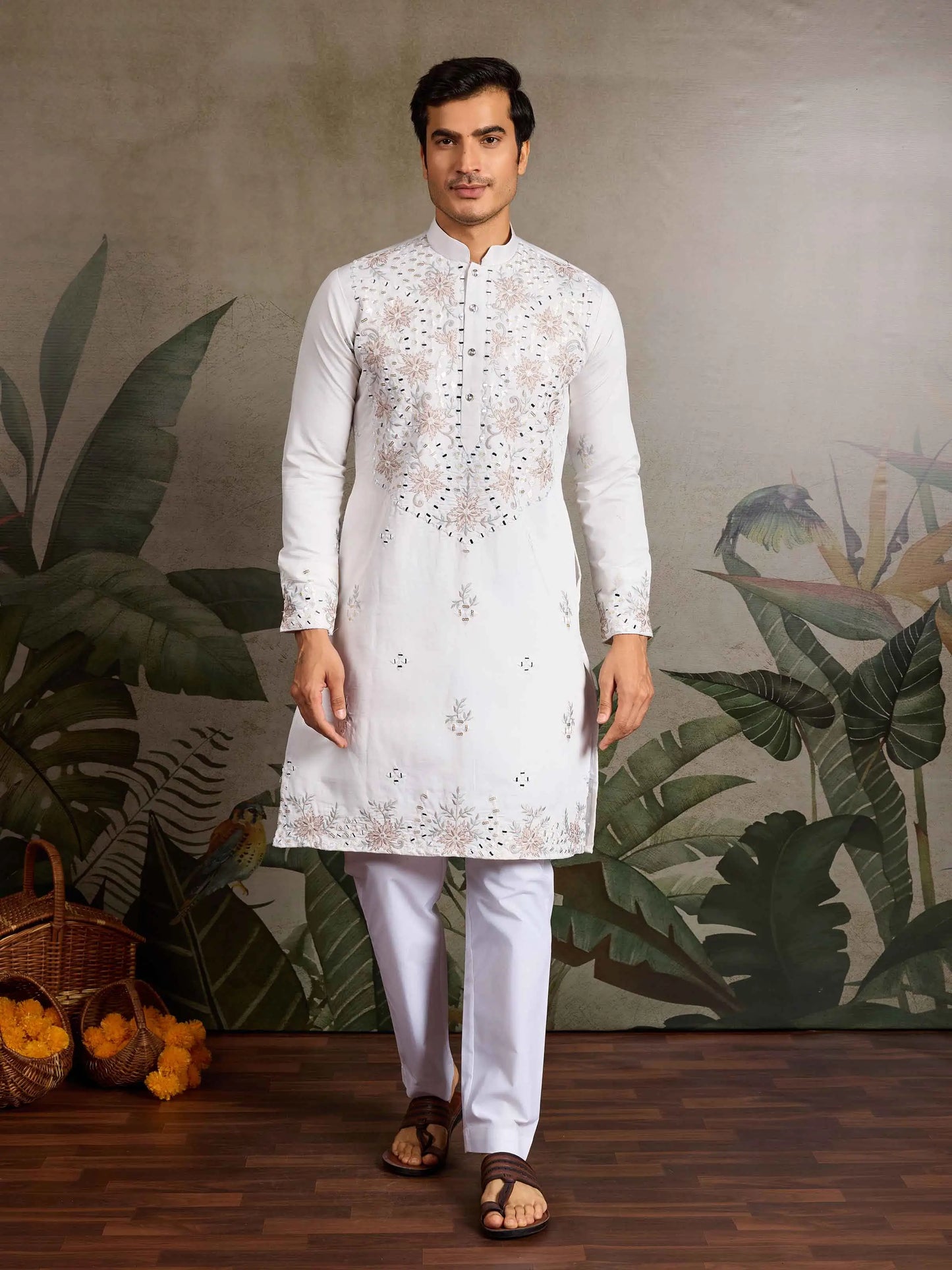 Elegant White Kurta Set With Mirror & Sequins Embroidery