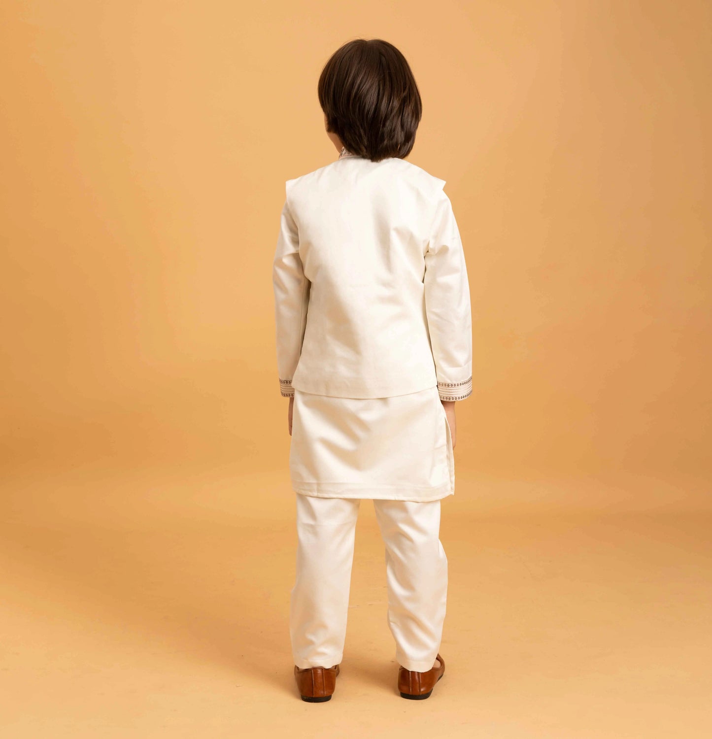 White Kurta Set With Mirror & Sequins Embroidered Koti