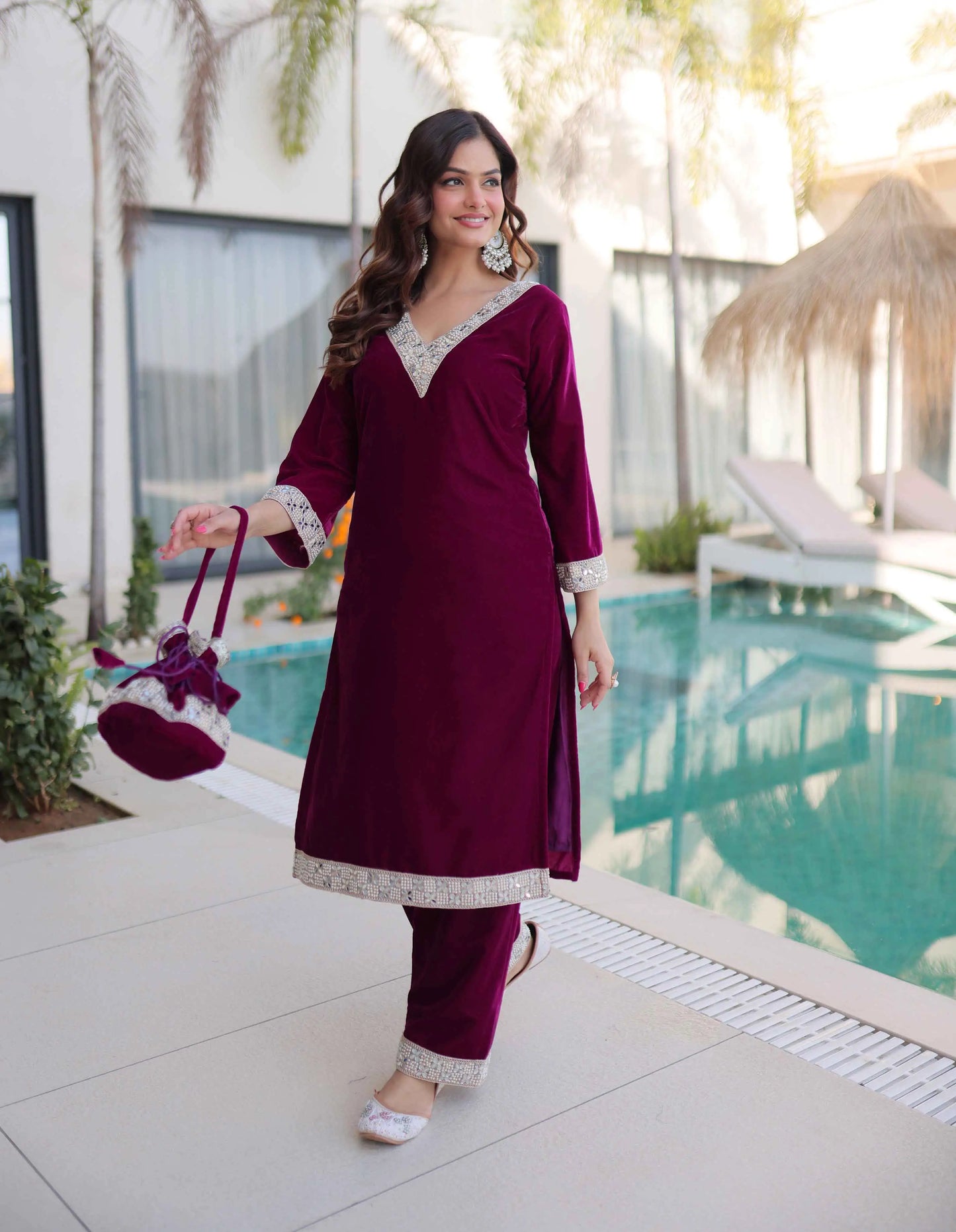 Wine Mirror Embroidery Suit With Batwa