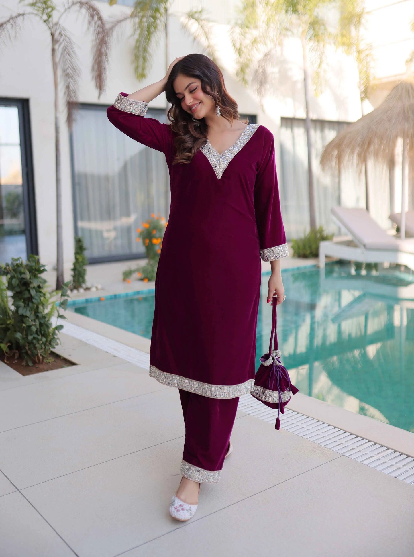 Wine Mirror Embroidery Suit With Batwa