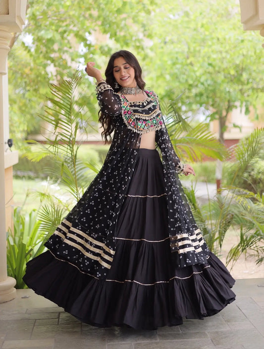 Black Garba Chaniya Choli With Print & Gamthi Work
