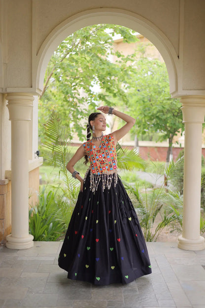 Black Garba Chaniya Choli With Gamthi Work Blouse