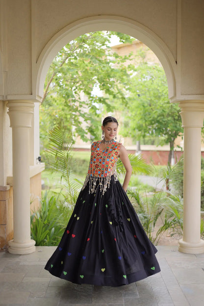 Black Garba Chaniya Choli With Gamthi Work Blouse