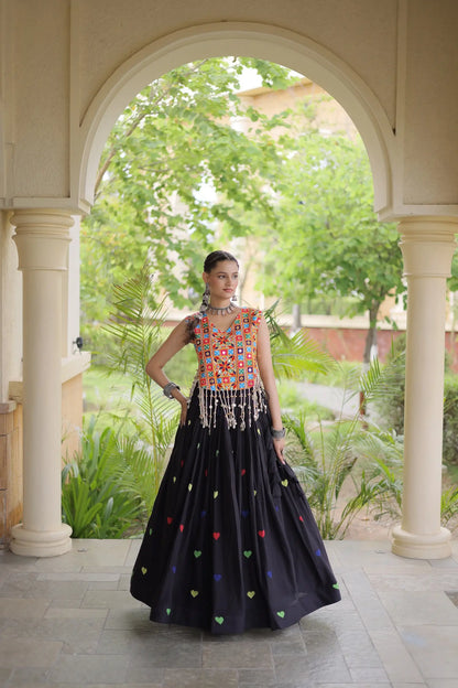 Black Garba Chaniya Choli With Gamthi Work Blouse