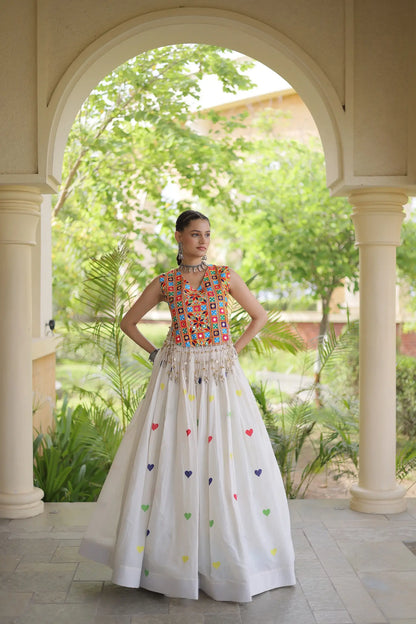 White Garba Chaniya Choli With Gamthi Work Blouse