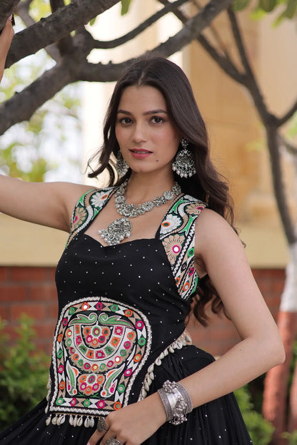 Black Garba Chaniya Choli With Lace & Gamthi Work