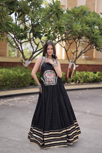 Black Garba Chaniya Choli With Lace & Gamthi Work