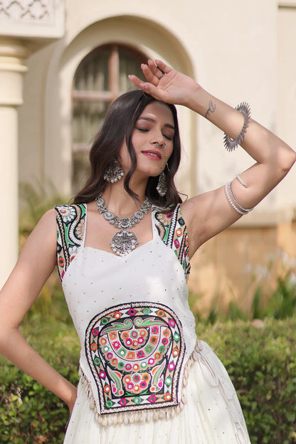 White Garba Chaniya Choli With Lace & Gamthi Work