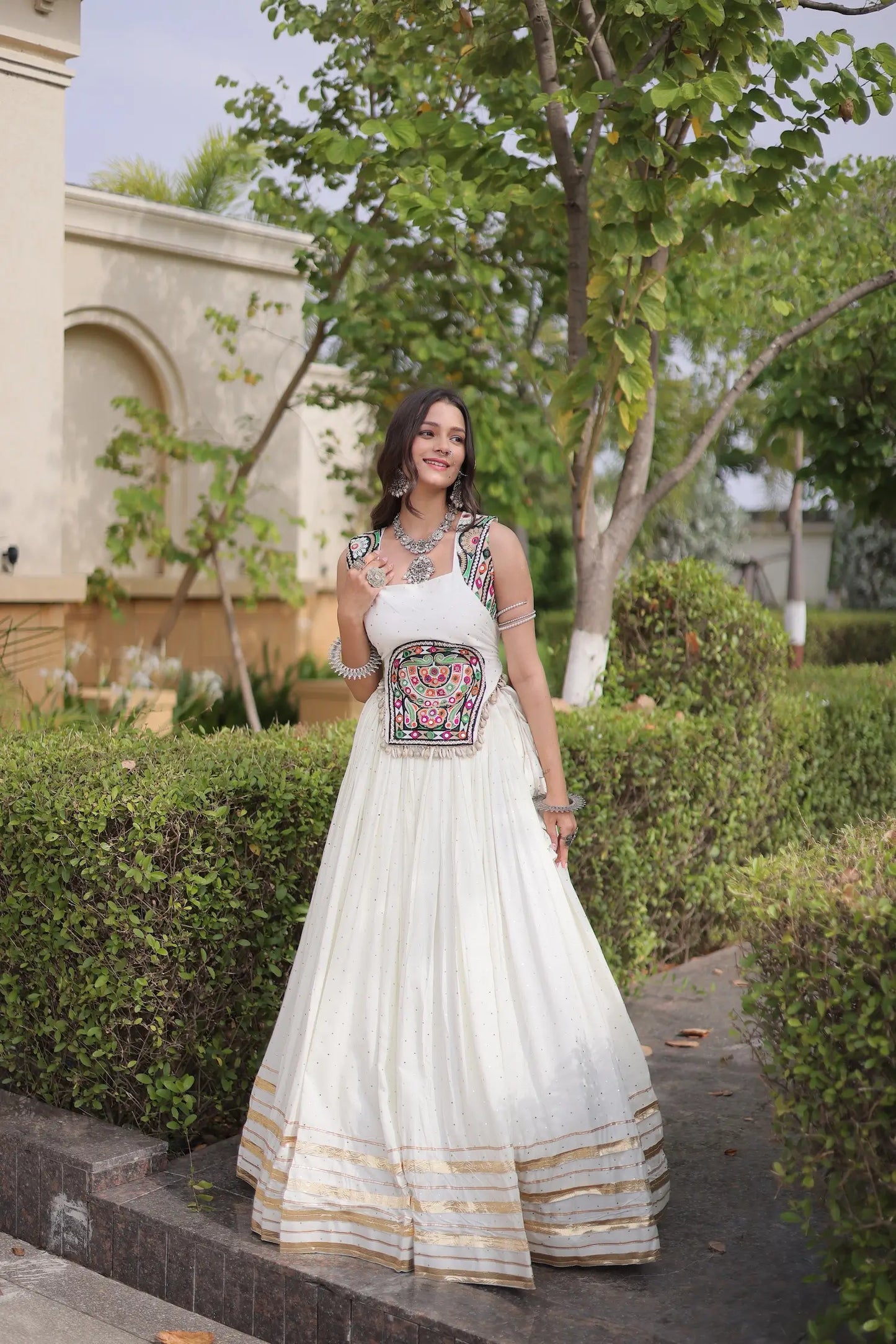 White Garba Chaniya Choli With Lace & Gamthi Work
