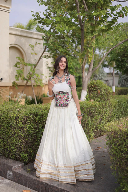 White Garba Chaniya Choli With Lace & Gamthi Work