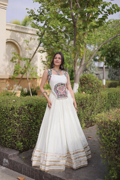 White Garba Chaniya Choli With Lace & Gamthi Work