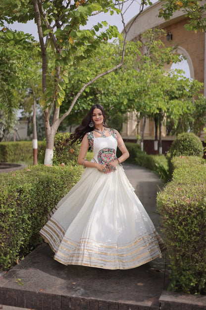 White Garba Chaniya Choli With Lace & Gamthi Work