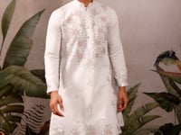 Elegant White Kurta Set With Mirror & Sequins Embroidery