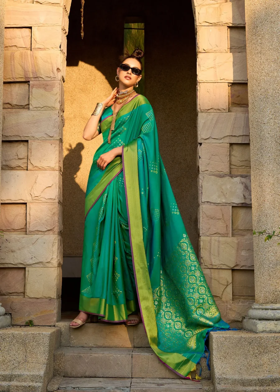 Simply Beautiful Shamrock Green Handloom Weaving Silk Saree