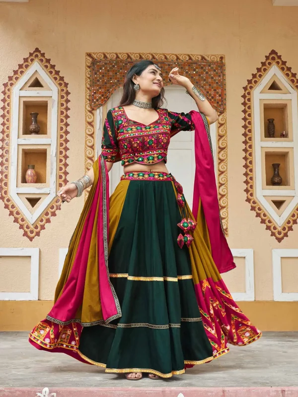 Mustad Lehenga