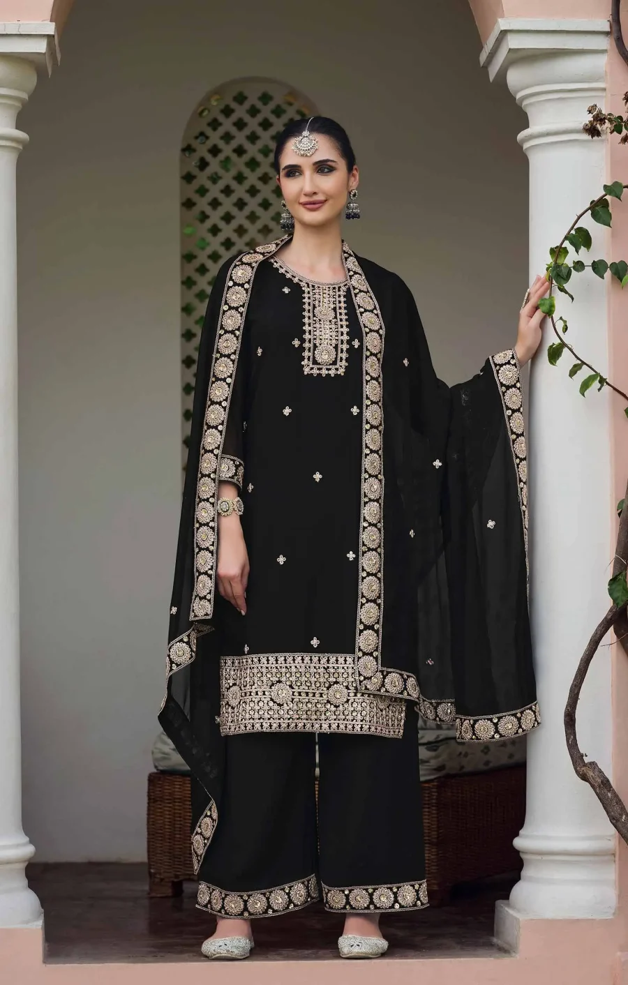 Real georgette Black color festive wear sarara suit